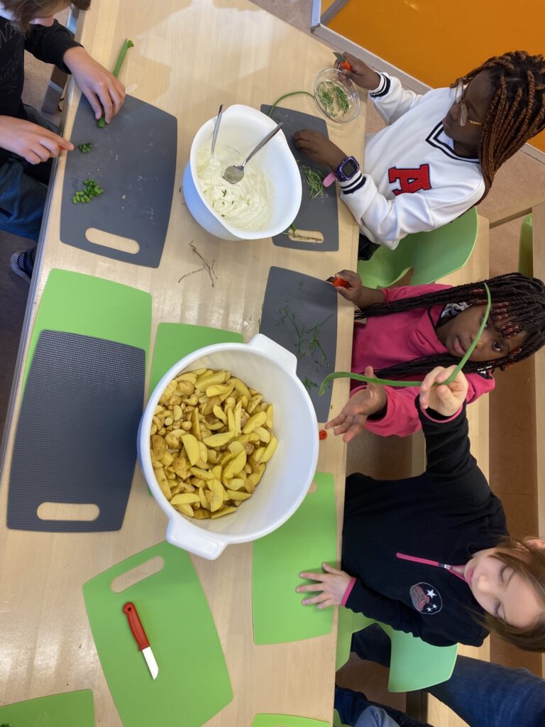 Wir kochen Kartoffelspalten mit Quark